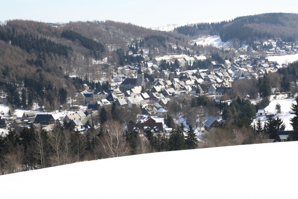 Geising im Winter, wunderschön im Tal gelegen